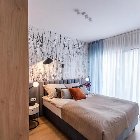 Let's Sea A17 Гонски